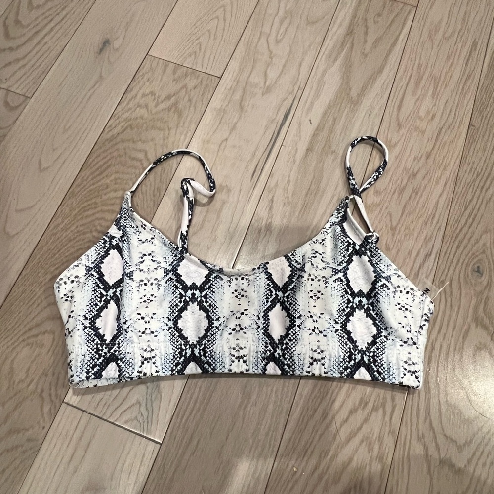 SHEIN Black and White Patterned Top